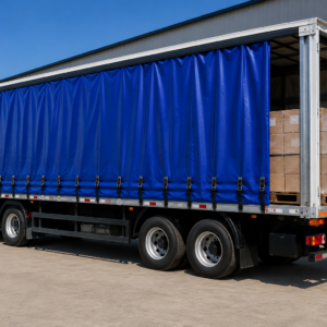 Cortina Saider de PVC instalada en camión para transporte de carga